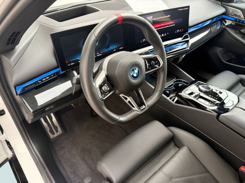 Used 2025 BMW i5 M60 w/ Premium Package image 4