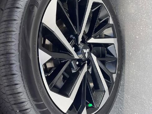 Used 2024 Mitsubishi Outlander SE image 27