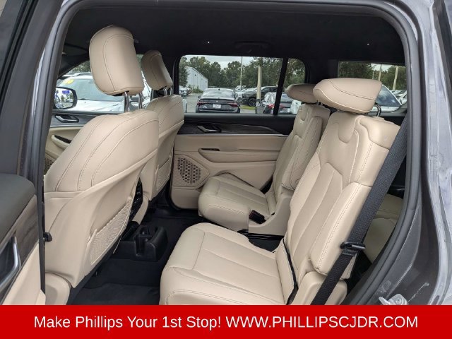 Used 2024 Jeep Grand Cherokee L Limited w/ Black Appearance Package AWD/4WD image 13
