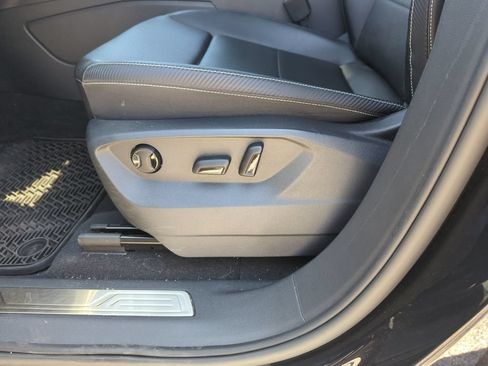 Used 2023 Volkswagen Atlas Cross Sport SE w/ Panoramic Sunroof Package FWD image 13