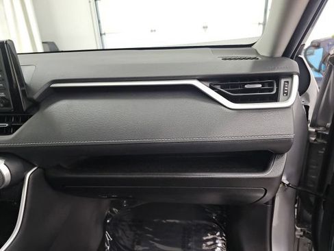 Used 2022 Toyota RAV4 XLE Premium AWD/4WD image 40
