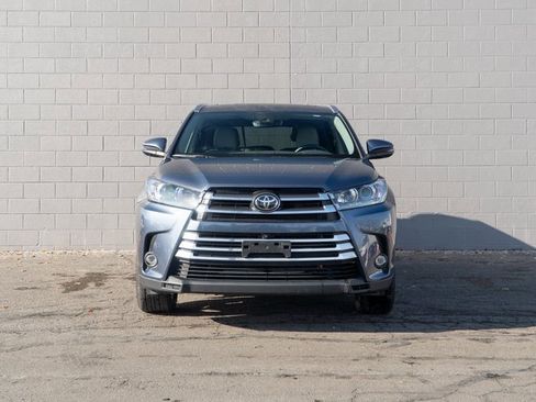 Used 2019 Toyota Highlander Limited Platinum image 10