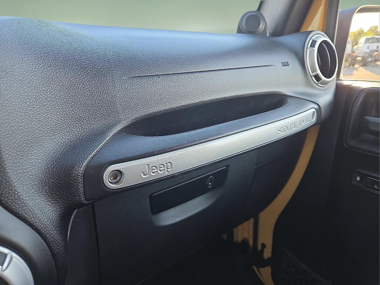 Used 2014 Jeep Wrangler Unlimited Sahara AWD/4WD image 20