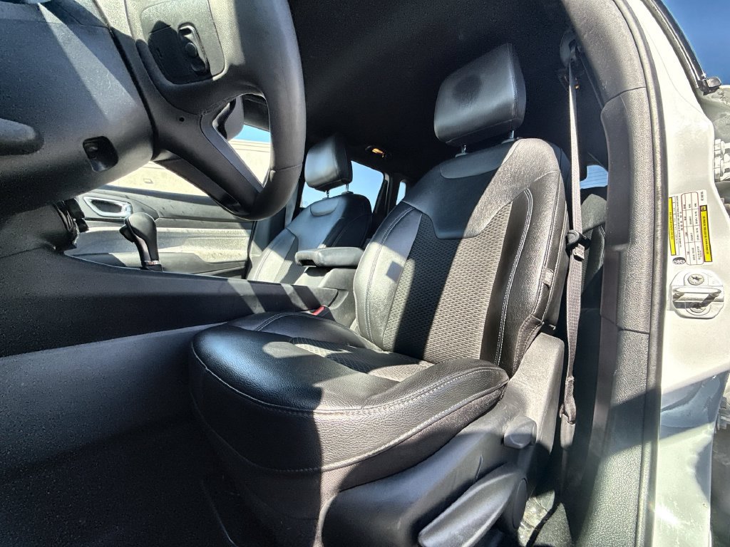 Used 2024 Jeep Compass Latitude AWD/4WD image 14