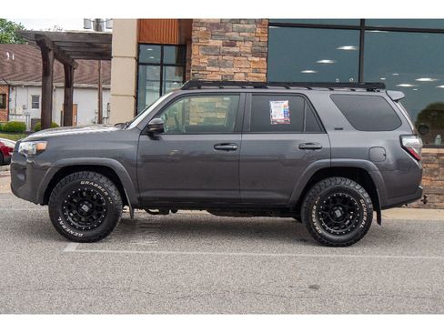 Used 2018 Toyota 4Runner SR5 AWD/4WD image 6