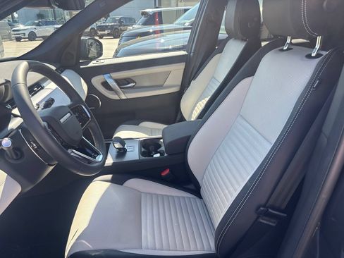 Certified 2025 Land Rover Discovery Sport Dynamic SE AWD/4WD image 12