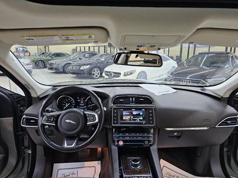 Used 2018 Jaguar F-PACE Prestige AWD/4WD image 29