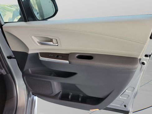 Used 2023 Toyota Sienna XLE image 27