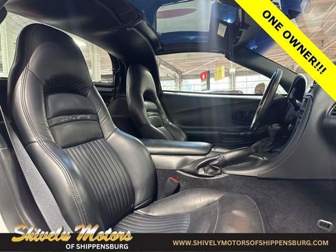 Used 2004 Chevrolet Corvette Coupe w/ Roof Package image 27