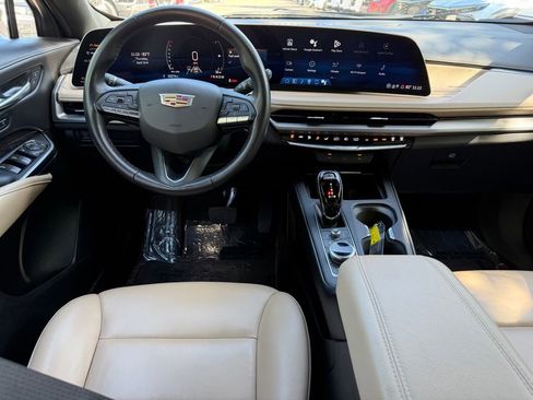 Used 2025 Cadillac XT4 Premium Luxury image 13
