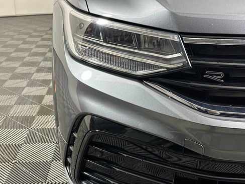 Used 2022 Volkswagen Tiguan SE R-Line FWD image 9
