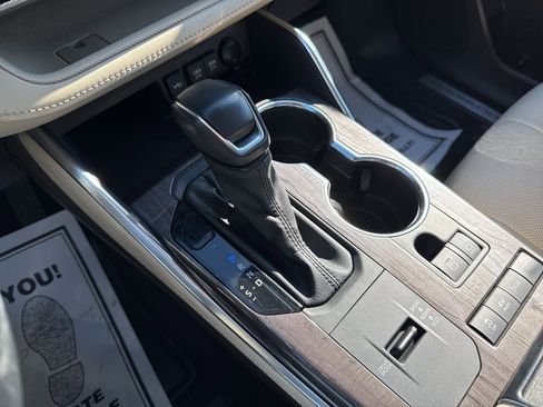 Used 2021 Toyota Highlander Platinum image 32