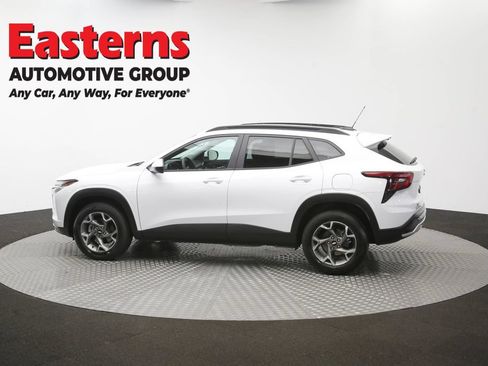 Used 2025 Chevrolet Trax LT FWD image 61