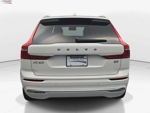 Used 2023 Volvo XC60 B5 Plus image 8