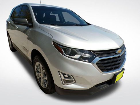 Used 2019 Chevrolet Equinox LS w/ LS Convenience Package AWD/4WD image 8