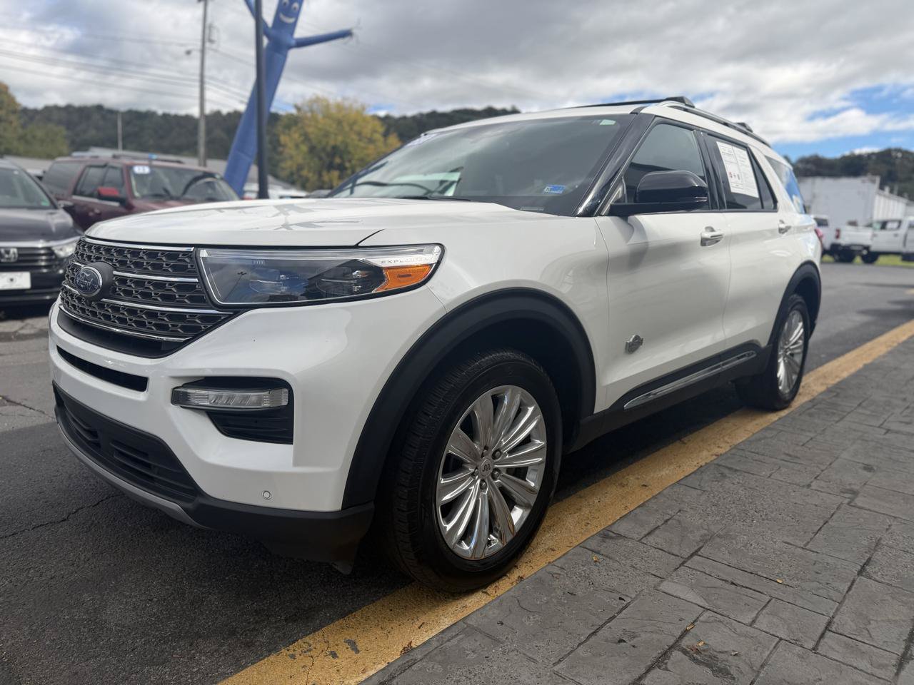 Used 2023 Ford Explorer King Ranch w/ Premium Technology Package AWD/4WD image 4