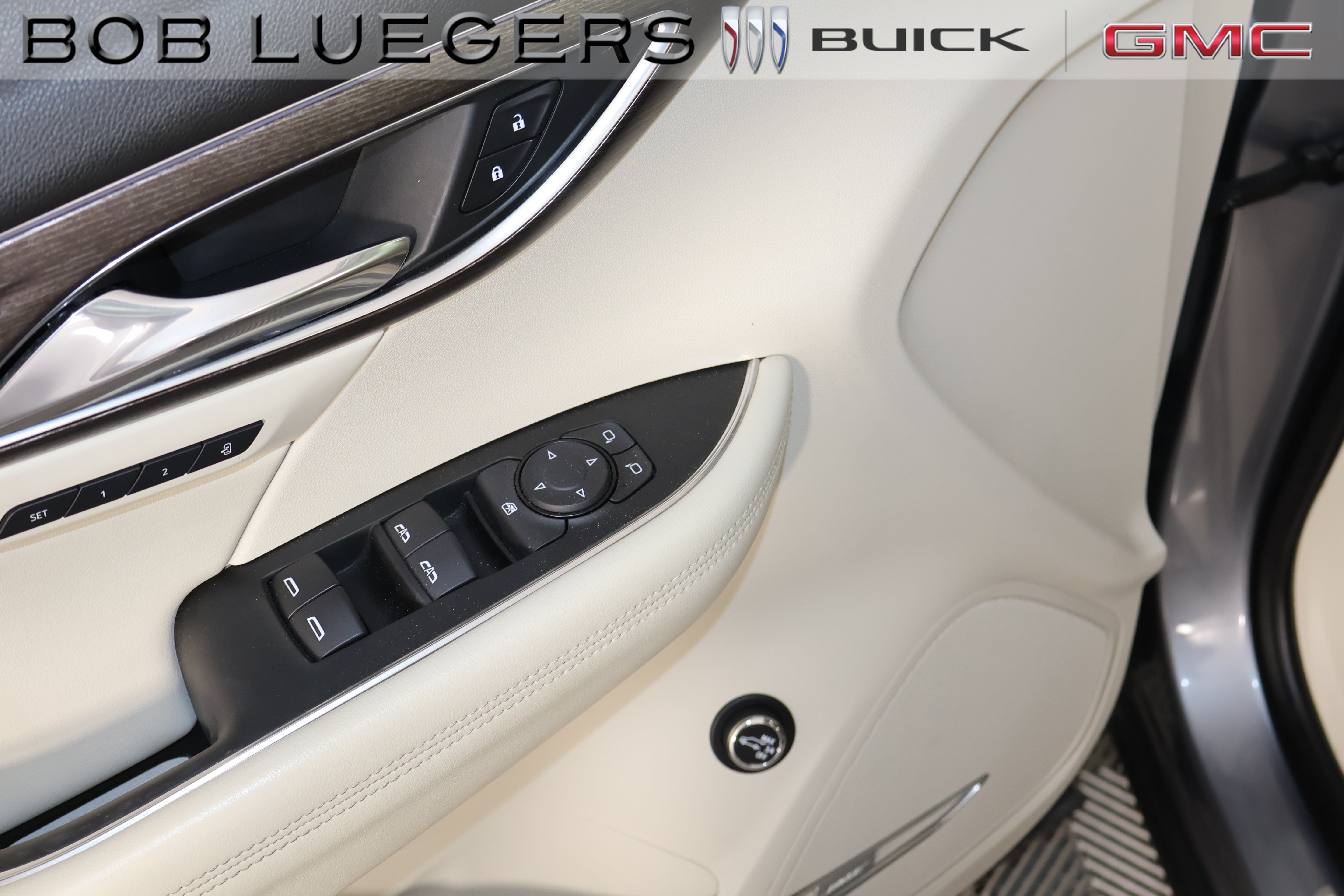 Used 2022 Buick Envision Avenir w/ Technology Package II AWD/4WD image 7