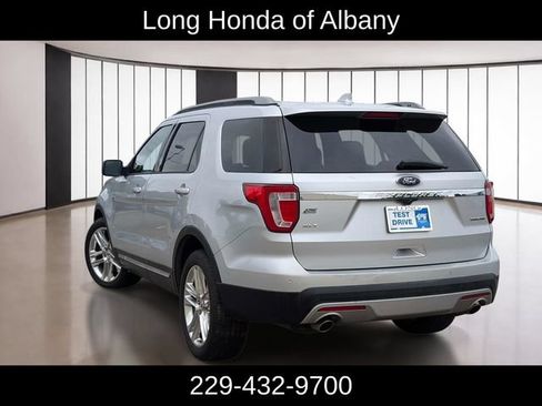 Used 2016 Ford Explorer XLT w/ Equipment Group 202A FWD image 8