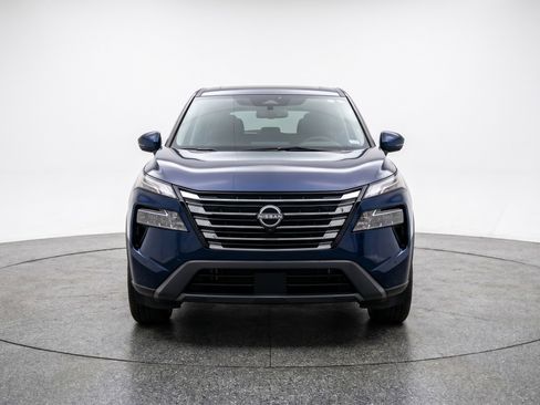 Used 2025 Nissan Rogue SV FWD image 2