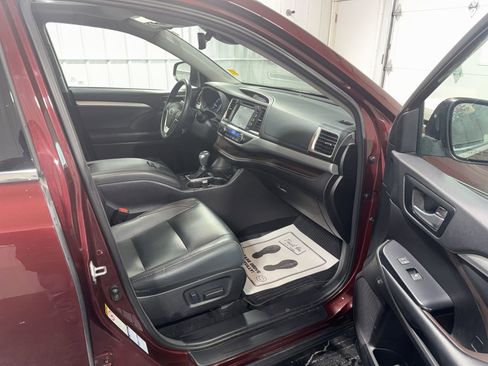 Used 2018 Toyota Highlander XLE image 11