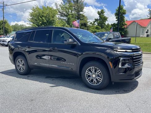 New 2025 Chevrolet Traverse LT w/ Driver Confidence Package image 2