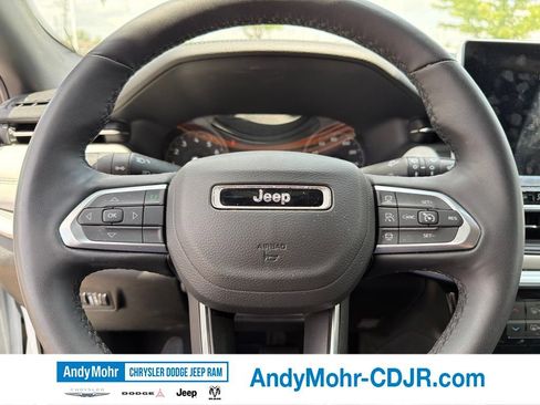 Used 2025 Jeep Compass Limited AWD/4WD image 5