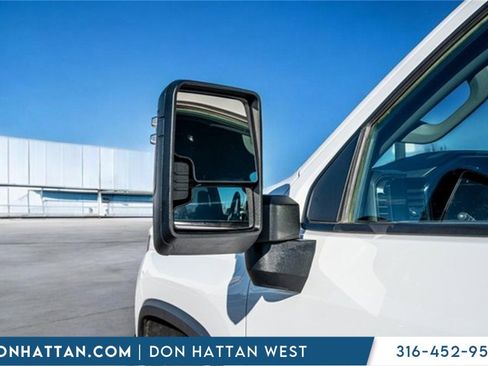 Used 2024 Chevrolet Silverado 2500 LT image 29