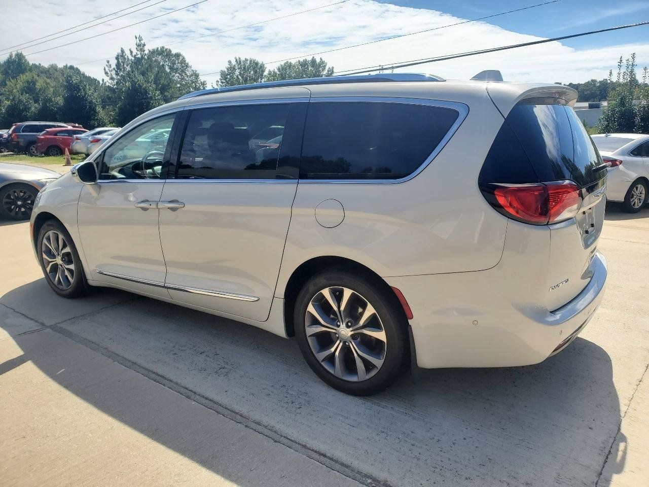 Used 2017 Chrysler Pacifica Limited FWD image 15