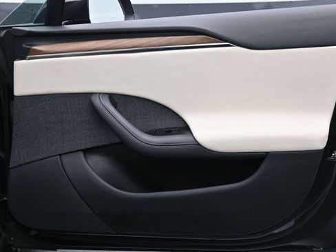 Used 2021 Tesla Model S Plaid image 27