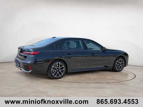 Used 2025 BMW 740i xDrive AWD/4WD image 3
