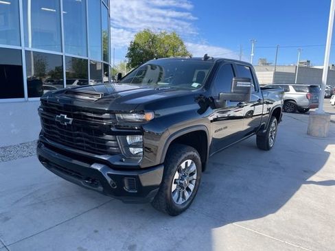 Used 2024 Chevrolet Silverado 2500 Custom w/ Custom Convenience Package AWD/4WD image 2