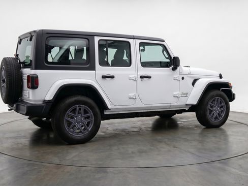 Used 2025 Jeep Wrangler Unlimited Sport AWD/4WD image 9