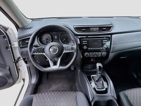Used 2017 Nissan Rogue SV FWD image 9