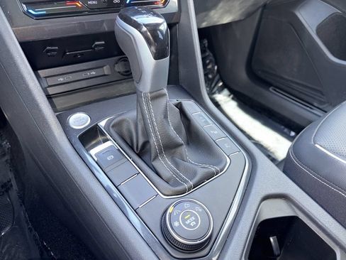 Used 2024 Volkswagen Tiguan SEL R-Line AWD/4WD image 10