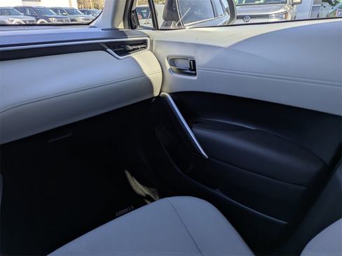 Used 2023 Toyota Corolla Cross L image 20
