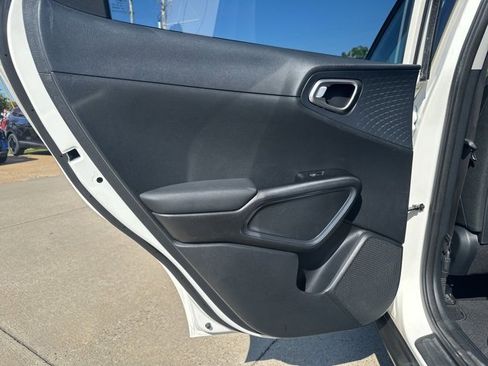 Used 2022 Kia Soul S image 16
