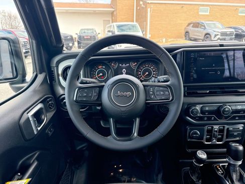 Used 2024 Jeep Wrangler Sport S image 16