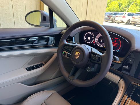 Used 2025 Porsche Panamera 4 AWD/4WD image 27