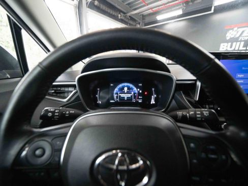 Used 2023 Toyota Corolla Cross XLE image 15