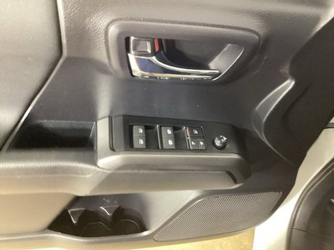Used 2021 Toyota Tacoma TRD Off-Road w/ Advanced Technology Package AWD/4WD image 12