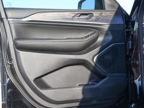 New 2025 Jeep Grand Cherokee Overland w/ Adv Protech Group III image 9