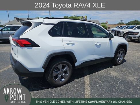 Used 2024 Toyota RAV4 XLE FWD image 12