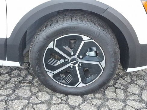 Certified 2025 Kia Niro LX image 8