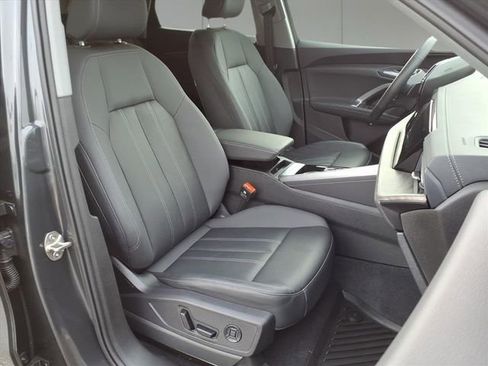 Used 2025 Audi Q5 Premium w/ Convenience Package image 9