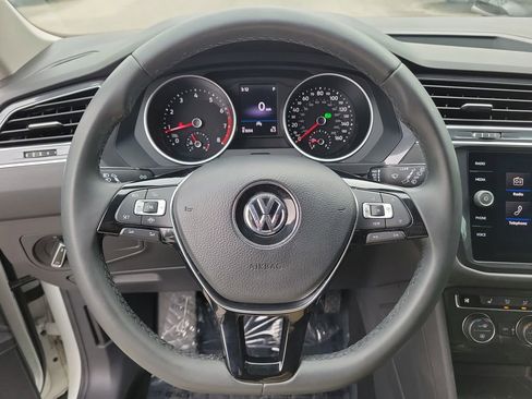 Used 2020 Volkswagen Tiguan SE image 26
