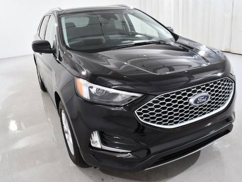 Used 2024 Ford Edge SEL w/ Convenience Package image 4
