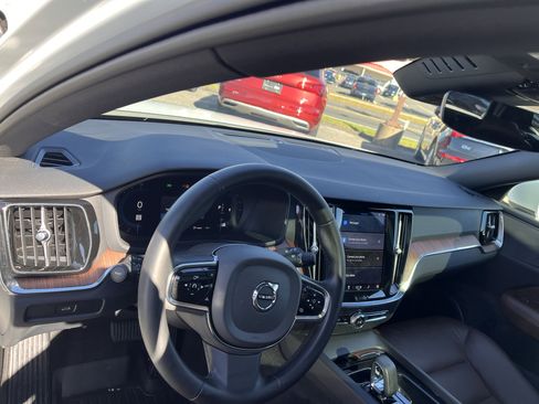 Certified 2024 Volvo V60 B5 Cross Country Plus AWD/4WD image 9