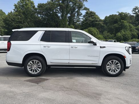 Used 2023 GMC Yukon SLT w/ SLT Luxury Package RWD image 7