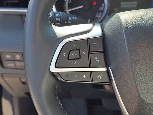 Used 2024 Toyota Highlander XLE AWD/4WD image 33