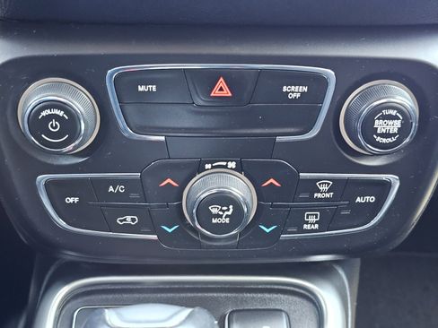 Used 2019 Jeep Compass Latitude w/ Popular Equipment Group image 14